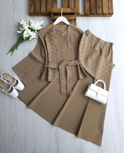 AKDN TEK DÜĞME BELİ ÖNÜ AÇIK KEMERLİ ETEKLİ TAKIM 1723-48-BİSKÜVİ - 