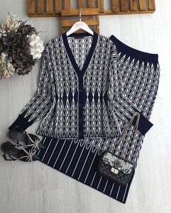 BALM GEÇİŞ DESENLİ ÖNÜ DÜĞMELİ ETEKLİ TRİKO TAKIM A3-1-8150-12-LACİVERT - 