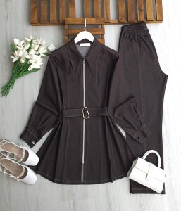 DARL SİVRİ YAKA TOKA KEMERLİ FERMUARLI KOT TAKIM 1736-37-KAHVE - 1