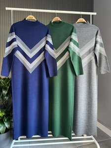 FOLE SİMLİ SİMETRİK GEÇİŞLİ TRİKO ELBİSE A9-3-8129-27-ZÜMRÜT - 