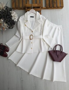 FUBE GOLD DÜĞMELİ ÇİFT CEP TOKALI KEMERLİ CEKET KİLOŞ ETEK TAKIM B3-7-1691-20-BEYAZ - 