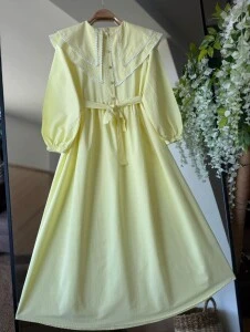 HİGSA ÇİFT KAT BEBE YAKA POPLİN ELBİSE 2402-23-SARI - 