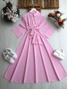 İNYA BELİ LASTİKLİ BAĞLAMALI VOLAN KOL ÇAPRAZ DÜĞMELİ ELBİSE 2355-47-PEMBE - 