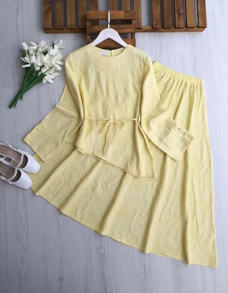 LAGD ASİMETRİK KESİM BELİ İPLİ BRODE ETEKLİ TAKIM 1755-23-SARI - 1