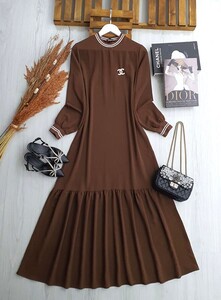 BURC KOL VE YAKA RİBANALI BROŞLU ELBİSE A5-5-2297-37-KAHVE - 