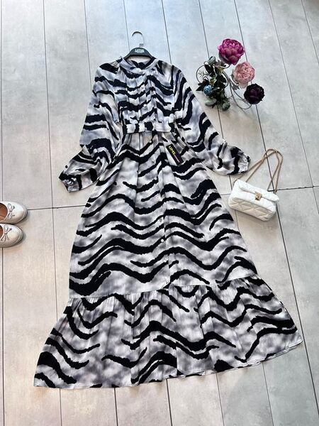 MEYLA KEMERLİ DESENLİ ÖNÜ DÜĞMELİ ELBİSE D2-2304-26-GRİ - 2