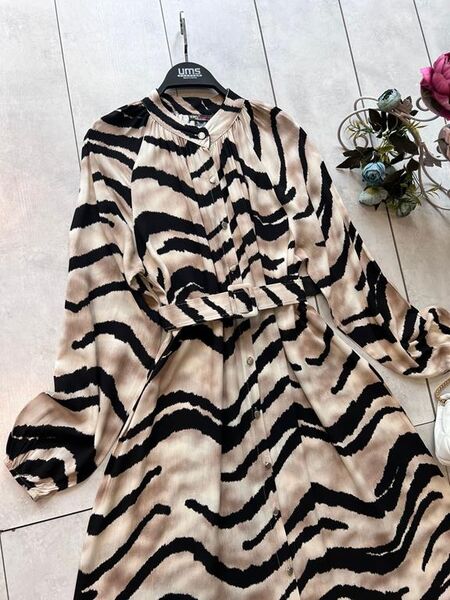 MEYLA KEMERLİ DESENLİ ÖNÜ DÜĞMELİ ELBİSE D2-2304-34-BEJ - 1