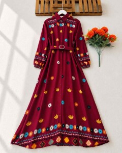 OLVA GÖMLEK YAKA ÖNÜ DÜĞMELİ DİJİTAL BASKILI KEMERLİ ELBİSE D4-2358-04-BORDO - 