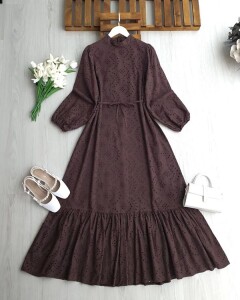 ONLS HAKİM YAKA ALTI FIRFIRLI ASTARLI BRODE ELBİSE B6-3-2420-37-KAHVE - 1