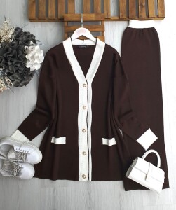 PUGSE ÖNÜ DÜĞMELİ SÜS CEPLİ TRİKO TAKIM 8156-37-KAHVE - 