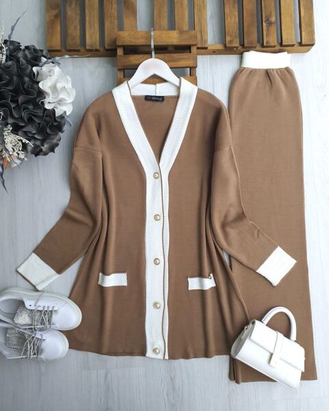 PUGSE ÖNÜ DÜĞMELİ SÜS CEPLİ TRİKO TAKIM 8156-48-BİSKÜVİ - 1