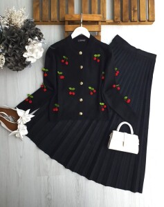 SALDE KİRAZLI ÖNÜ DÜĞMELİ YUMOŞ HIRKA 8161-01-SİYAH - 