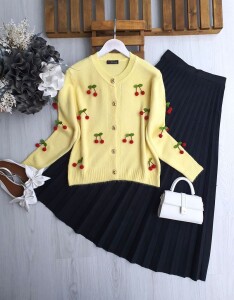 SALDE KİRAZLI ÖNÜ DÜĞMELİ YUMOŞ HIRKA 8161-23-SARI - 