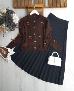 SALDE KİRAZLI ÖNÜ DÜĞMELİ YUMOŞ HIRKA 8161-37-KAHVE - 