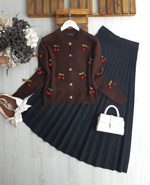 SALDE KİRAZLI ÖNÜ DÜĞMELİ YUMOŞ HIRKA 8161-37-KAHVE - 1
