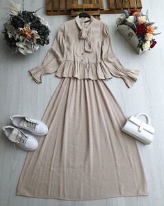 ULNA KRAVAT YAKA CEKET BELİ LASTİKLİ SIFIR KOL ELBİSE TAKIM B11-3-1638-34-BEJ - 2