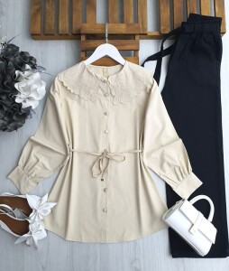 UVUDA İŞLEMELİ BEBE YAKA BELİ İPLİ GÖMLEK 5567-34-BEJ - 