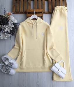 VEDKA TAŞ İŞLEMELİ KANGURU CEPLİ ÜÇ İPLİK TAKIM A10-6-1678-23-SARI - 