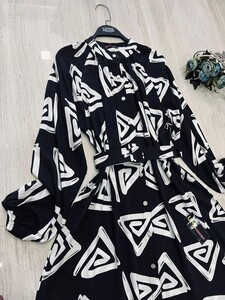 WELZ GEOMETRİK DESENLİ VE KEMERLİ HAKİM YAKA ELBİSE C4--2256-01-SİYAH - 